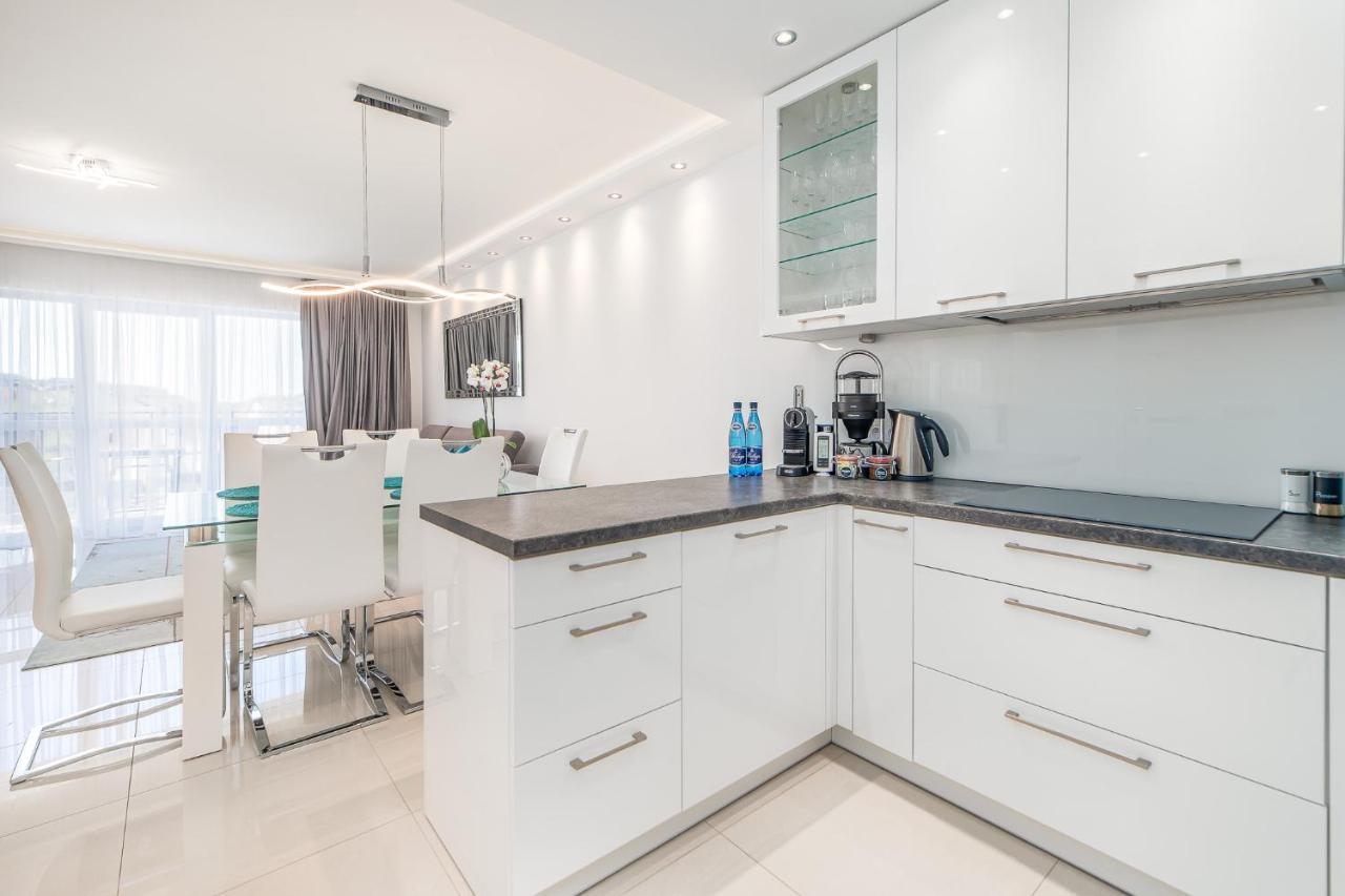 Stylish Vacation Apartment With Parking In Miedzyzdroje By Noclegi Renters 외부 사진
