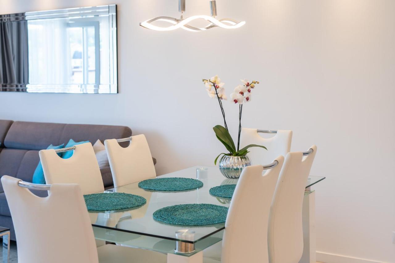 Stylish Vacation Apartment With Parking In Miedzyzdroje By Noclegi Renters 외부 사진